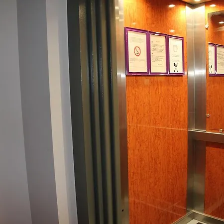 La Louve Hotel